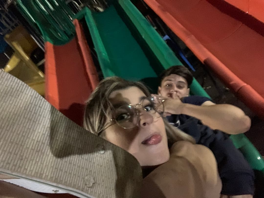 Aqui foi uma das primeiras vezes que vc tinha saído com meus pais, essa foto foi a mais antiga que consegui “perdi tudo”