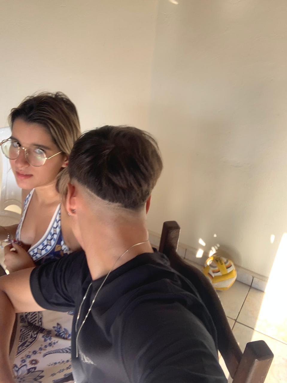 Aqui é você com ciúmes ( não é muito difícil te ver assim né moi)