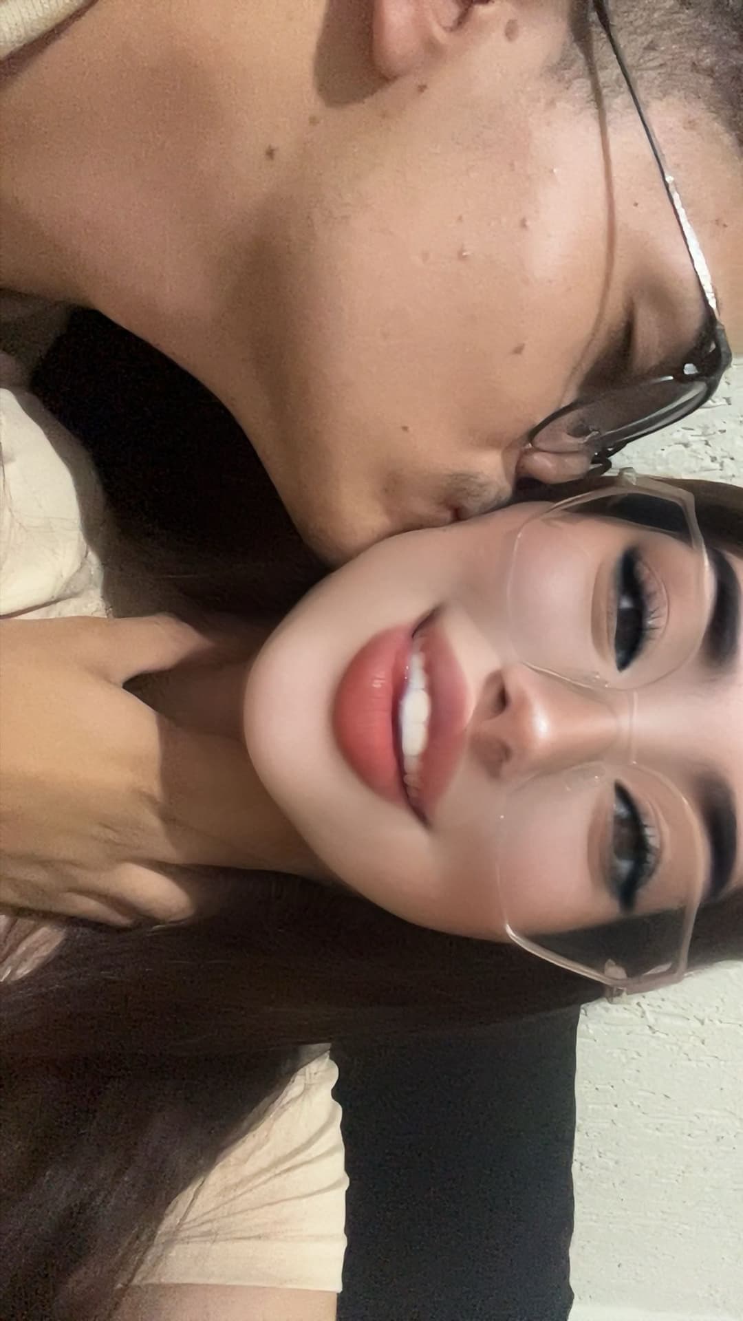 Primeiro beijo, todo vergonhoso e tímidooo