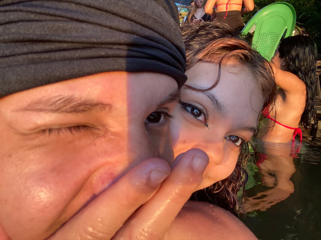 nosso primeiro banho no rio