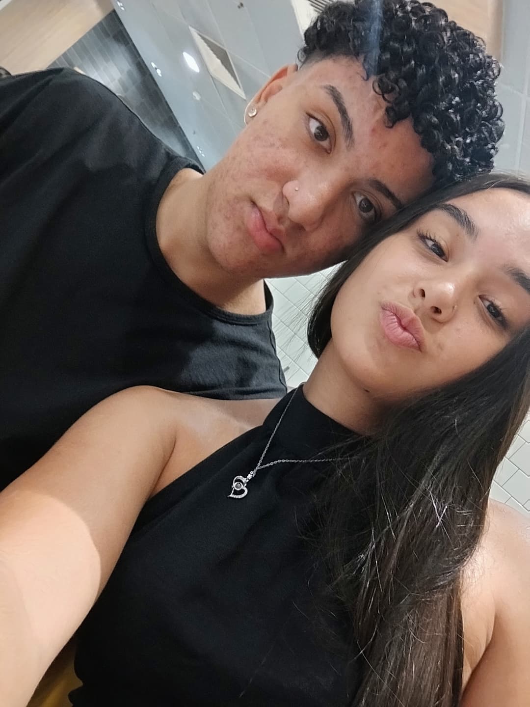 Andando de casal no shopping