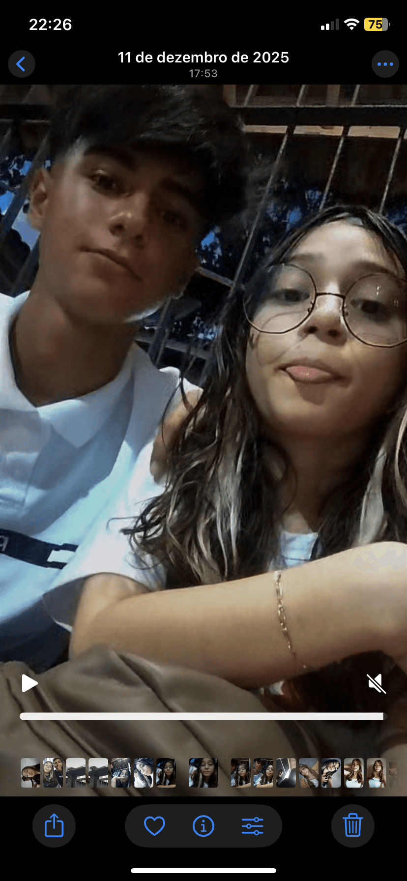 nosso primeiro beijo é nosso primeiro abraço