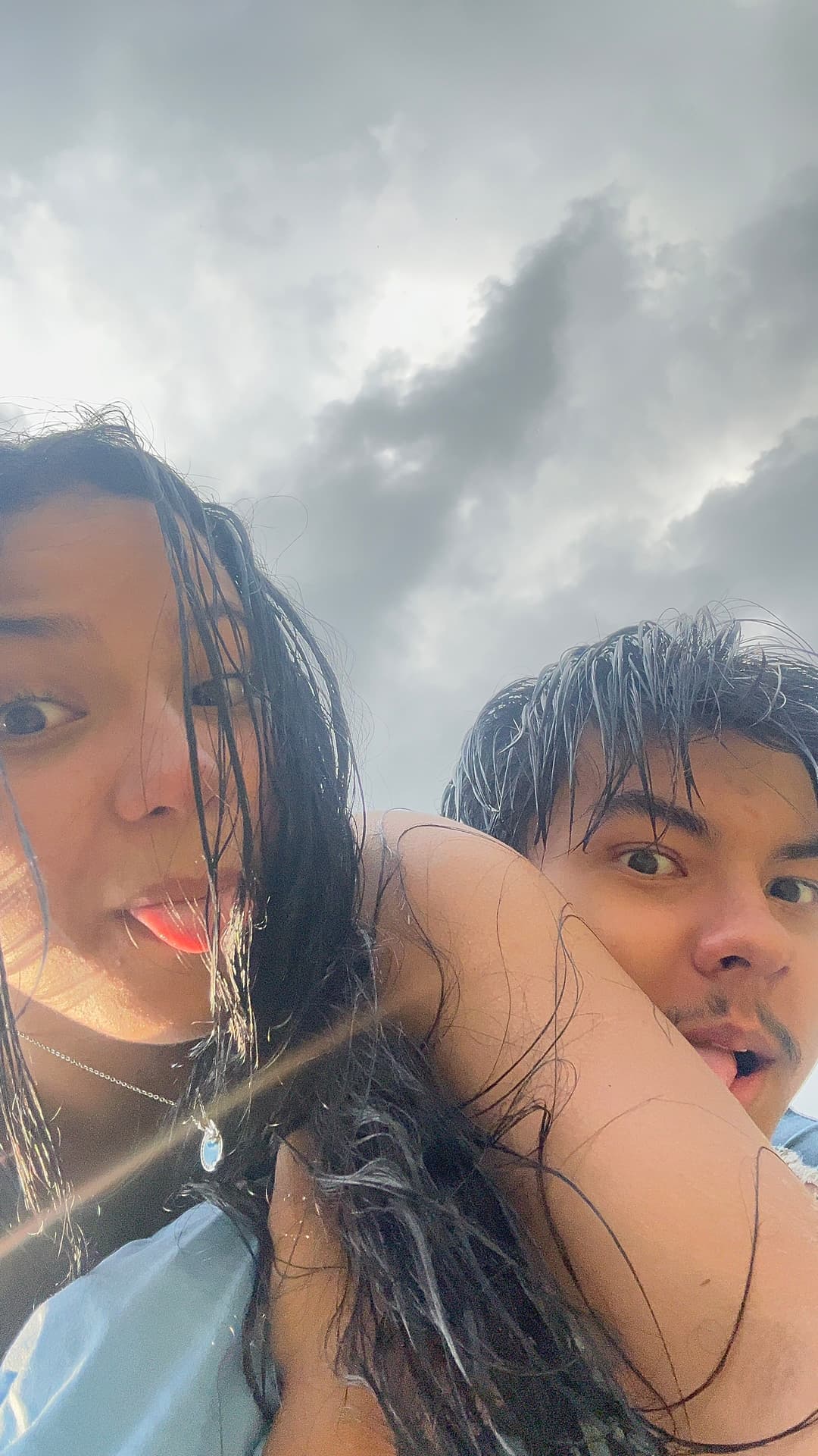 Primeiro banho de chuva juntos š¤