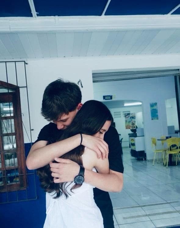 Um abraço cheio de amor 🤍