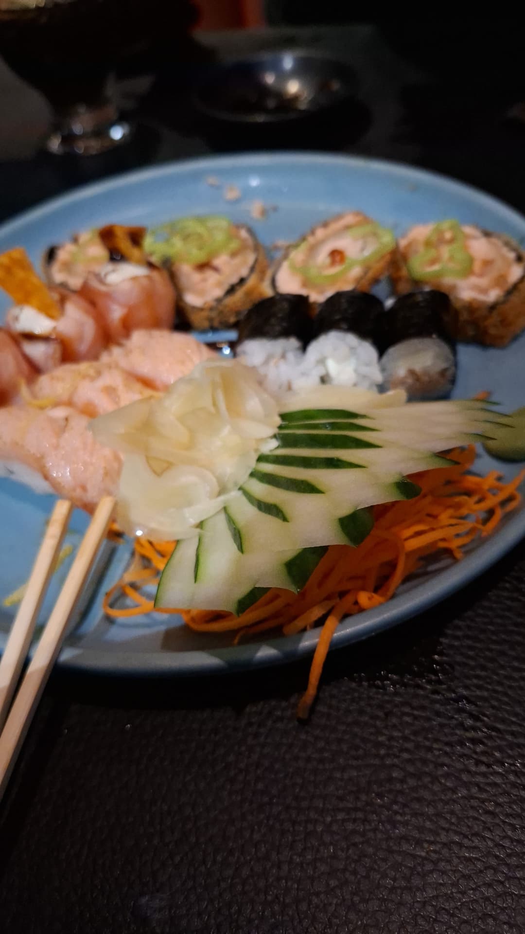 Primeiro sushi com minha muñeca