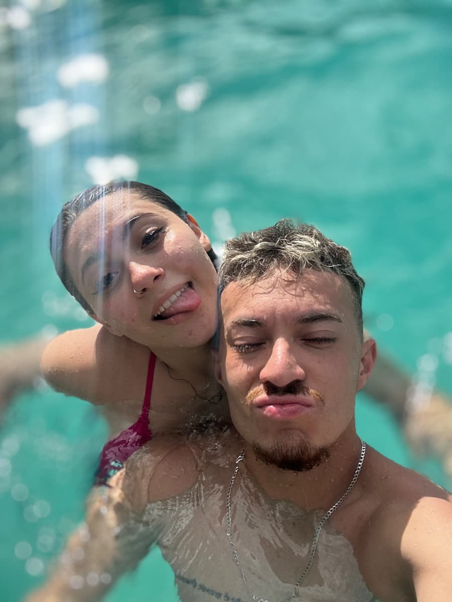 No primeiro dia foi o dia mais incrível da minha vida, onde acordei do seu lado…