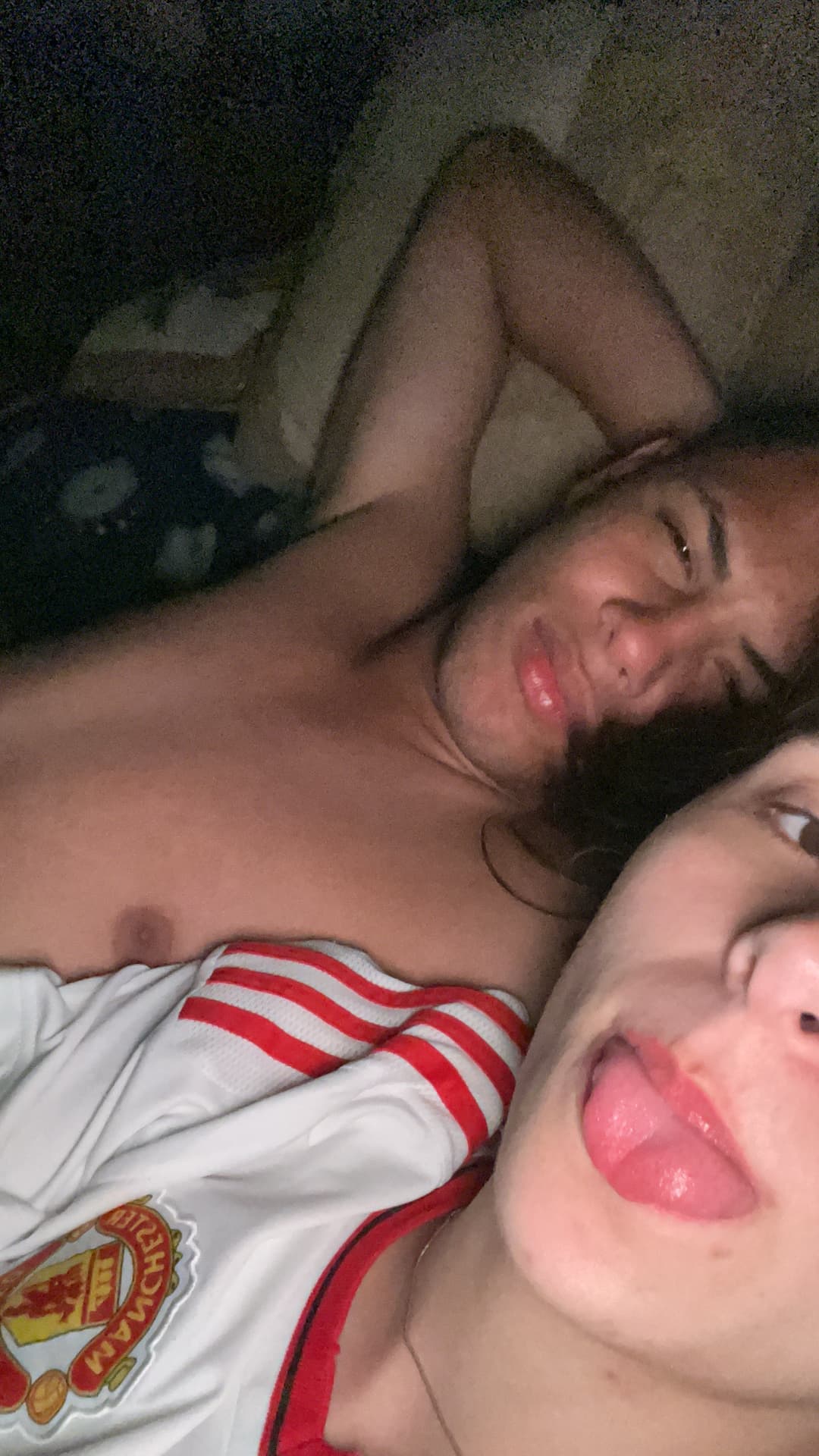 Primeiro vez dormindo agarradinho