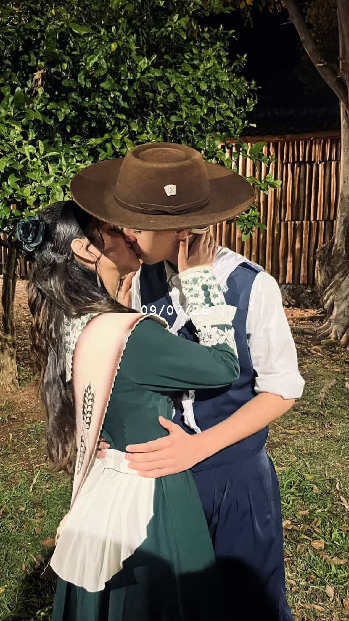 Você é o meu hoje, o meu sorriso bobo e o meu querer diário.